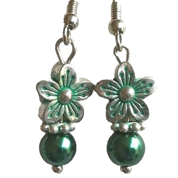 Pearl Plumeria Flower Earrings Hawaiian Island Silver Plated Green Glass Beads - Picture 1 of 10